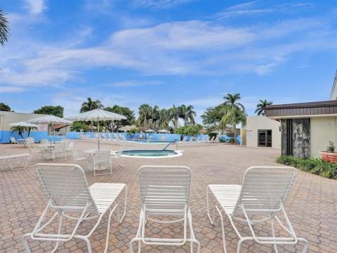 2359 SW 16th Drive Deerfield Beach FL 33442
