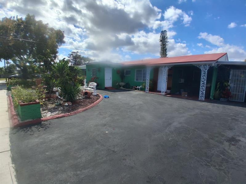 6031 NE 7th Avenue Oakland Park FL 33334