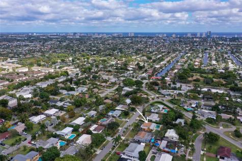 180 SW 9th Court Pompano Beach FL 33060
