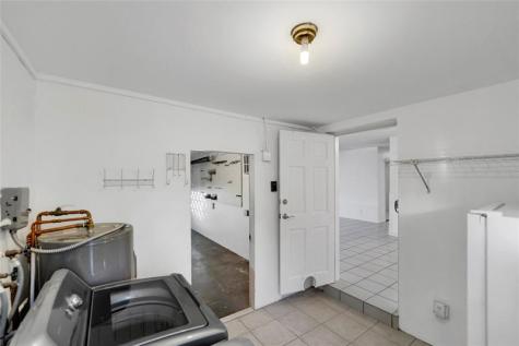 180 SW 9th Court Pompano Beach FL 33060