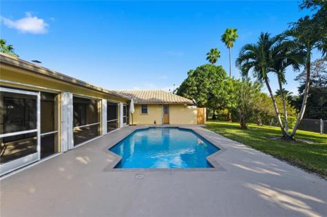 11060 Lakeview Drive Coral Springs FL 33071