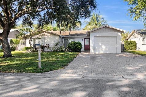 2440 NW 98th Lane Coral Springs FL 33065