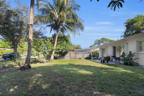 2440 NW 98th Lane Coral Springs FL 33065