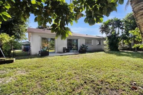 2440 NW 98th Lane Coral Springs FL 33065