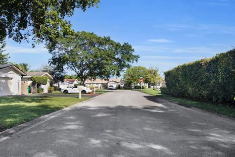 2440 NW 98th Lane Coral Springs FL 33065
