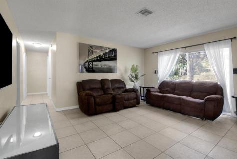 2440 NW 98th Lane Coral Springs FL 33065