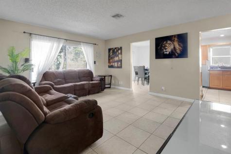 2440 NW 98th Lane Coral Springs FL 33065