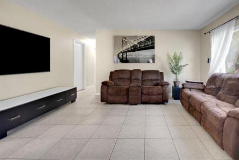 2440 NW 98th Lane Coral Springs FL 33065