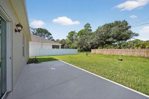 8445 101ST Court Vero Beach FL 32967