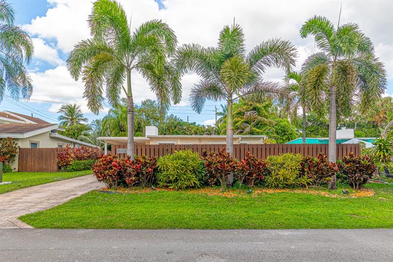 1717 SW 12th Court Fort Lauderdale FL 33312