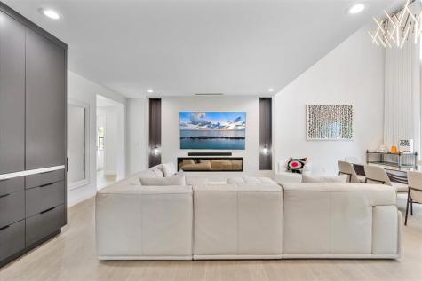 9 Tahoe Lane Sea Ranch Lakes FL 33308