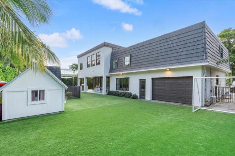 9 Tahoe Lane Sea Ranch Lakes FL 33308