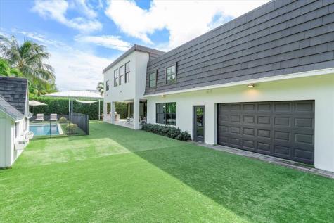 9 Tahoe Lane Sea Ranch Lakes FL 33308