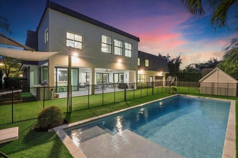 9 Tahoe Lane Sea Ranch Lakes FL 33308