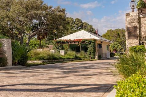 9 Tahoe Lane Sea Ranch Lakes FL 33308