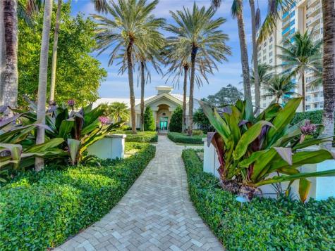 9 Tahoe Lane Sea Ranch Lakes FL 33308