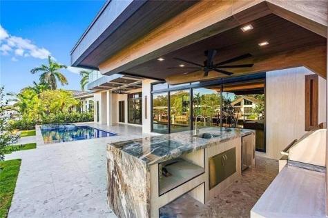 2441 NE 48th Court Lighthouse Point FL 33064