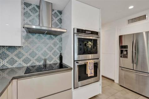 1050 NE 33rd Street Oakland Park FL 33334