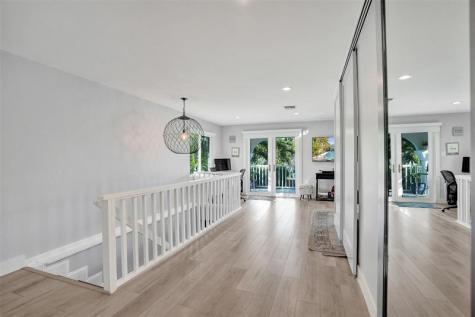1050 NE 33rd Street Oakland Park FL 33334