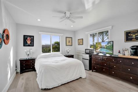 1050 NE 33rd Street Oakland Park FL 33334