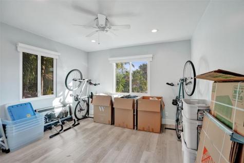 1050 NE 33rd Street Oakland Park FL 33334