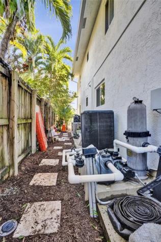 1050 NE 33rd Street Oakland Park FL 33334