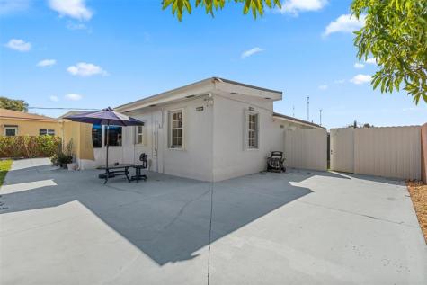31 Miami Gardens Road West Park FL 33023