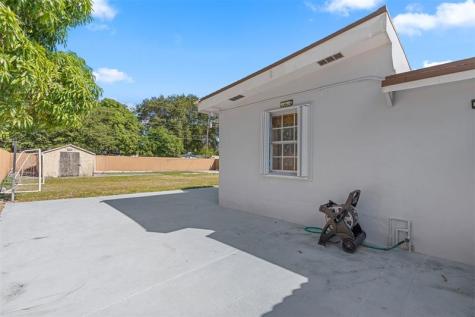 31 Miami Gardens Road West Park FL 33023