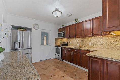 31 Miami Gardens Road West Park FL 33023