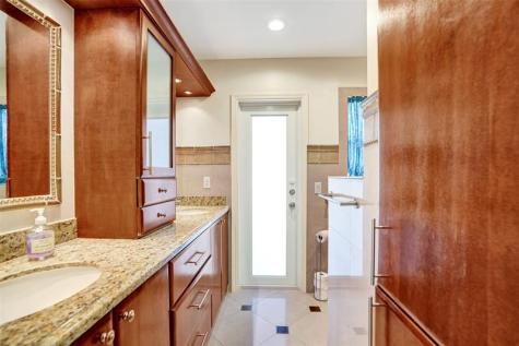 2160 NE 44th Court Lighthouse Point FL 33064