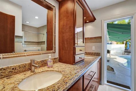 2160 NE 44th Court Lighthouse Point FL 33064
