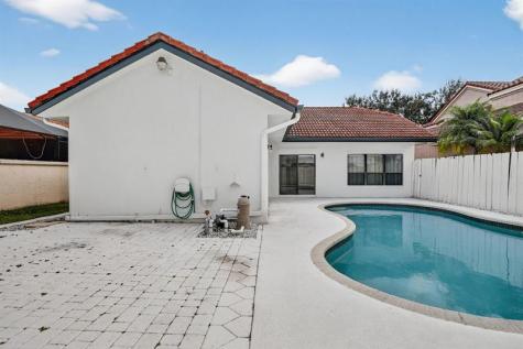 9401 NW 18th Drive Plantation FL 33322