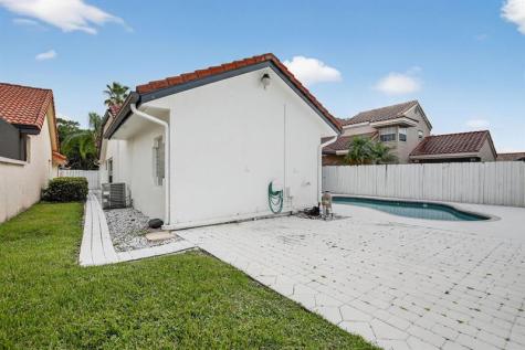9401 NW 18th Drive Plantation FL 33322