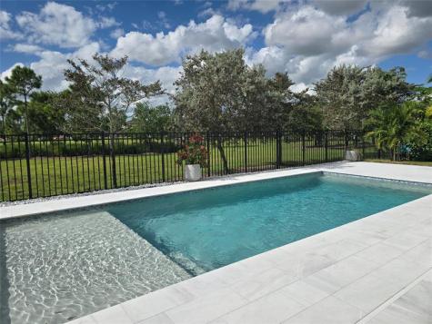 987 Castaway Court Loxahatchee FL 33470
