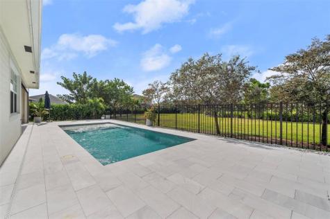 987 Castaway Court Loxahatchee FL 33470