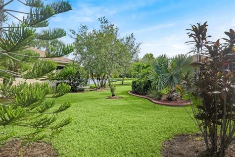 6366 Astor Place Vero Beach FL 32966