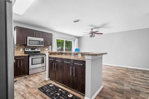 601 Lakeshore Terrace Davie FL 33325