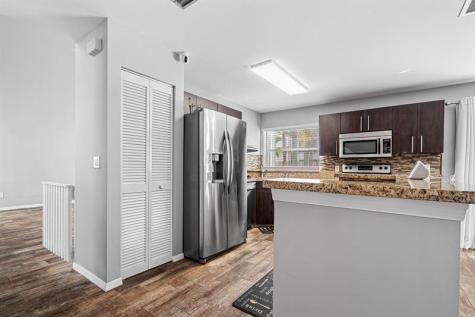 601 Lakeshore Terrace Davie FL 33325