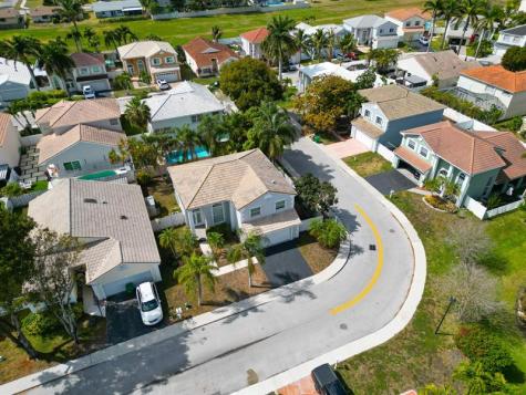 601 Lakeshore Terrace Davie FL 33325