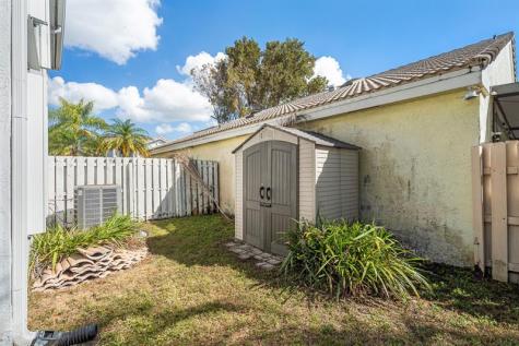 601 Lakeshore Terrace Davie FL 33325