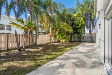 601 Lakeshore Terrace Davie FL 33325