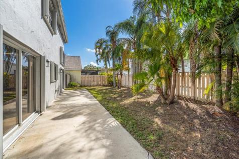 601 Lakeshore Terrace Davie FL 33325