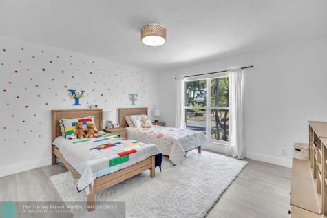 5421 N 36th Court Hollywood FL 33021