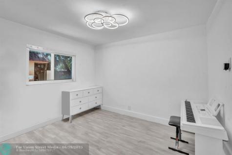 5421 N 36th Court Hollywood FL 33021