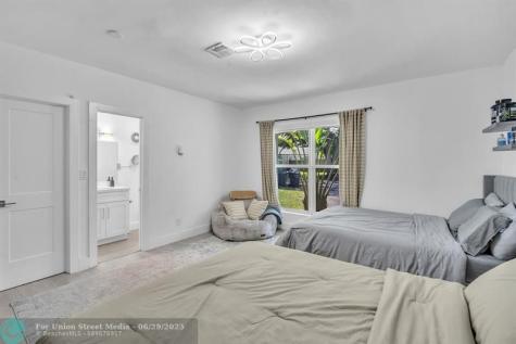 5421 N 36th Court Hollywood FL 33021