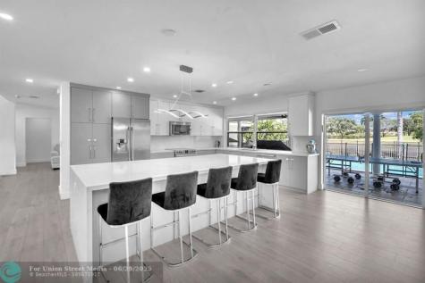 5421 N 36th Court Hollywood FL 33021