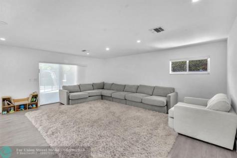 5421 N 36th Court Hollywood FL 33021