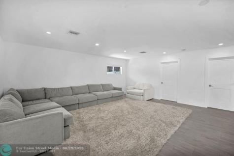 5421 N 36th Court Hollywood FL 33021