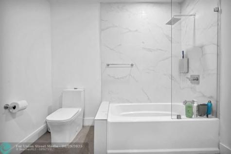 5421 N 36th Court Hollywood FL 33021