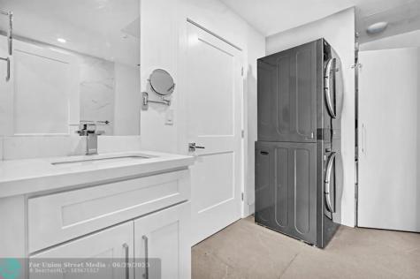 5421 N 36th Court Hollywood FL 33021